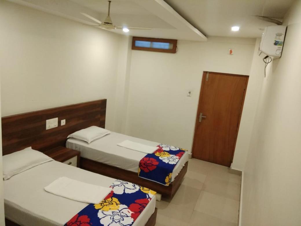Tirur Tourist Home ภายนอก รูปภาพ