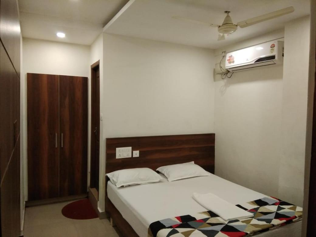 Tirur Tourist Home ภายนอก รูปภาพ