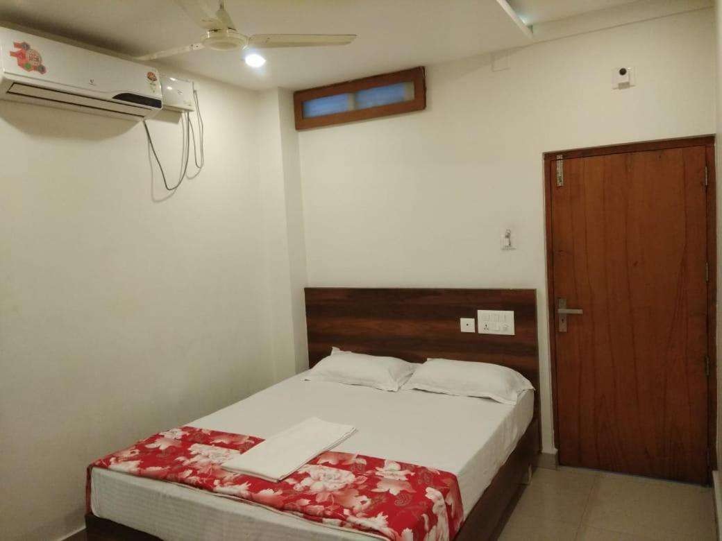 Tirur Tourist Home ภายนอก รูปภาพ